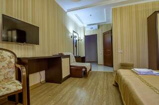 Гостиница George Hotel Краснодар Номер полулюкс с 1 двуспальной кроватью-10