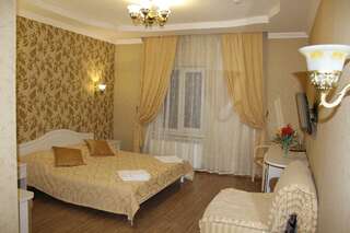 Гостиница George Hotel Краснодар Номер комфорт улучшенный с 1 двуспальной кроватью-1