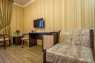 Гостиница George Hotel Краснодар Номер полулюкс с 1 двуспальной кроватью-9