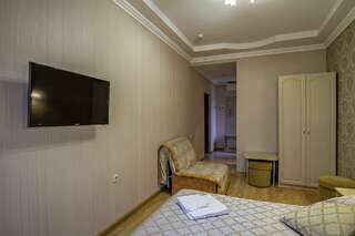 Гостиница George Hotel Краснодар Номер комфорт улучшенный с 1 двуспальной кроватью-8
