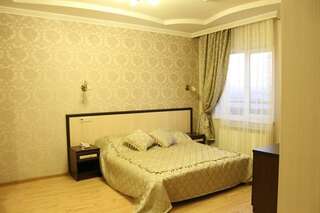 Гостиница George Hotel Краснодар Номер комфорт улучшенный с 1 двуспальной кроватью-11