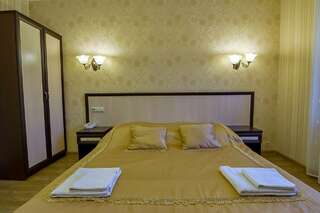Гостиница George Hotel Краснодар Номер полулюкс с 1 двуспальной кроватью-13