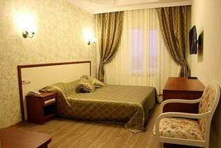 Гостиница George Hotel Краснодар Номер полулюкс с 1 двуспальной кроватью-1